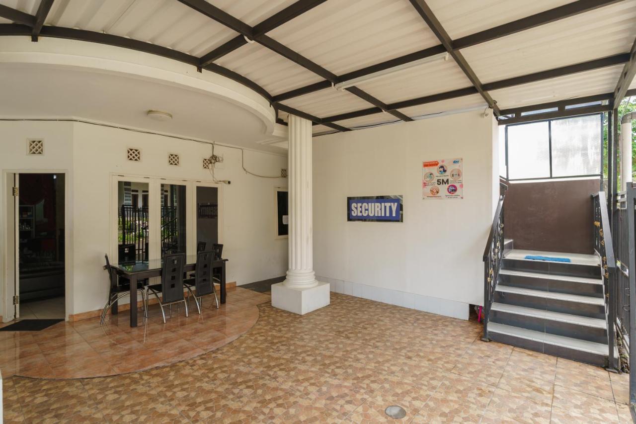 ホテル Fast Hous Syariah Bogor Mitra Reddoorz エクステリア 写真